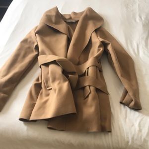 Belted collar jacket